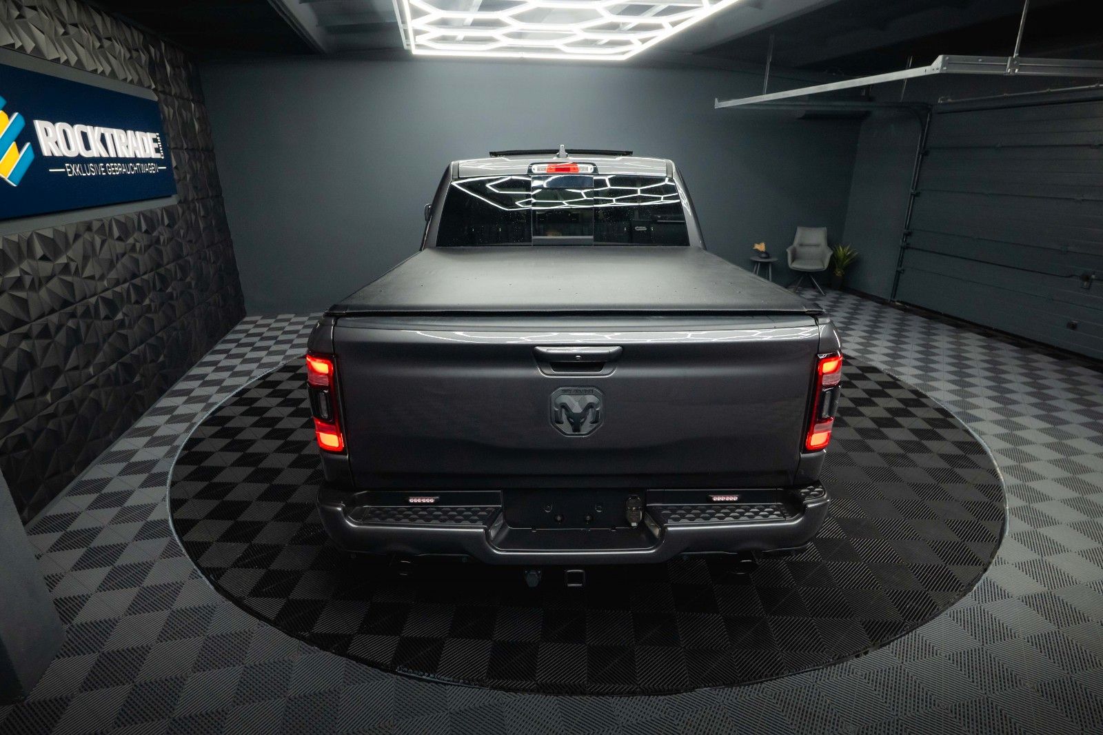 Fahrzeugabbildung Dodge RAM 5.7 V8 HEMI 4x4 Sport Night *Pano*22 Zoll*