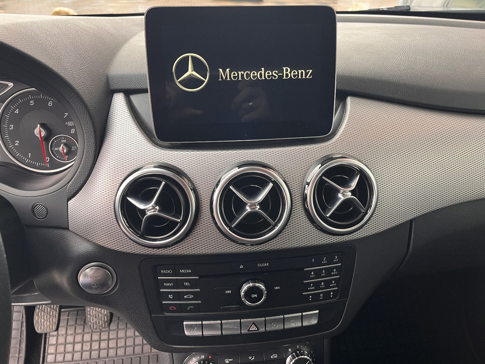 Fahrzeugabbildung Mercedes-Benz B 200 Urban