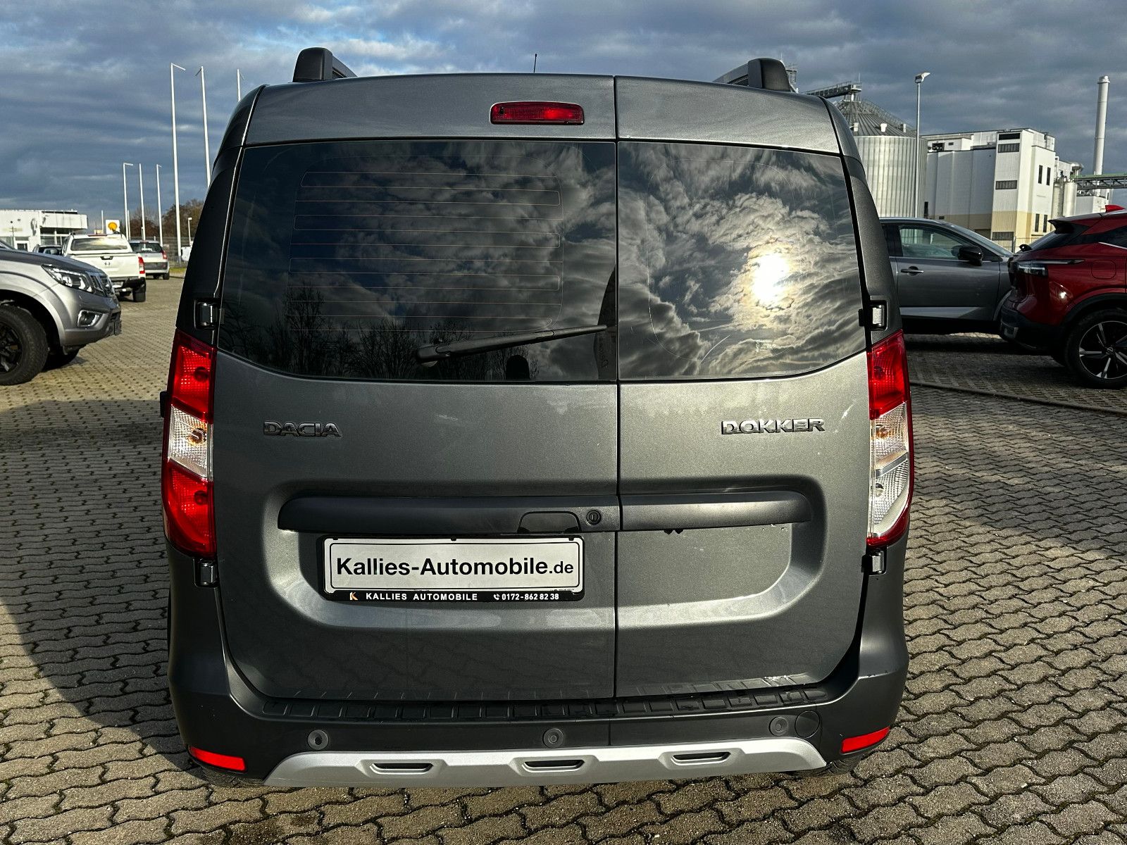 Fahrzeugabbildung Dacia Dokker Stepway Celebration AHK fest