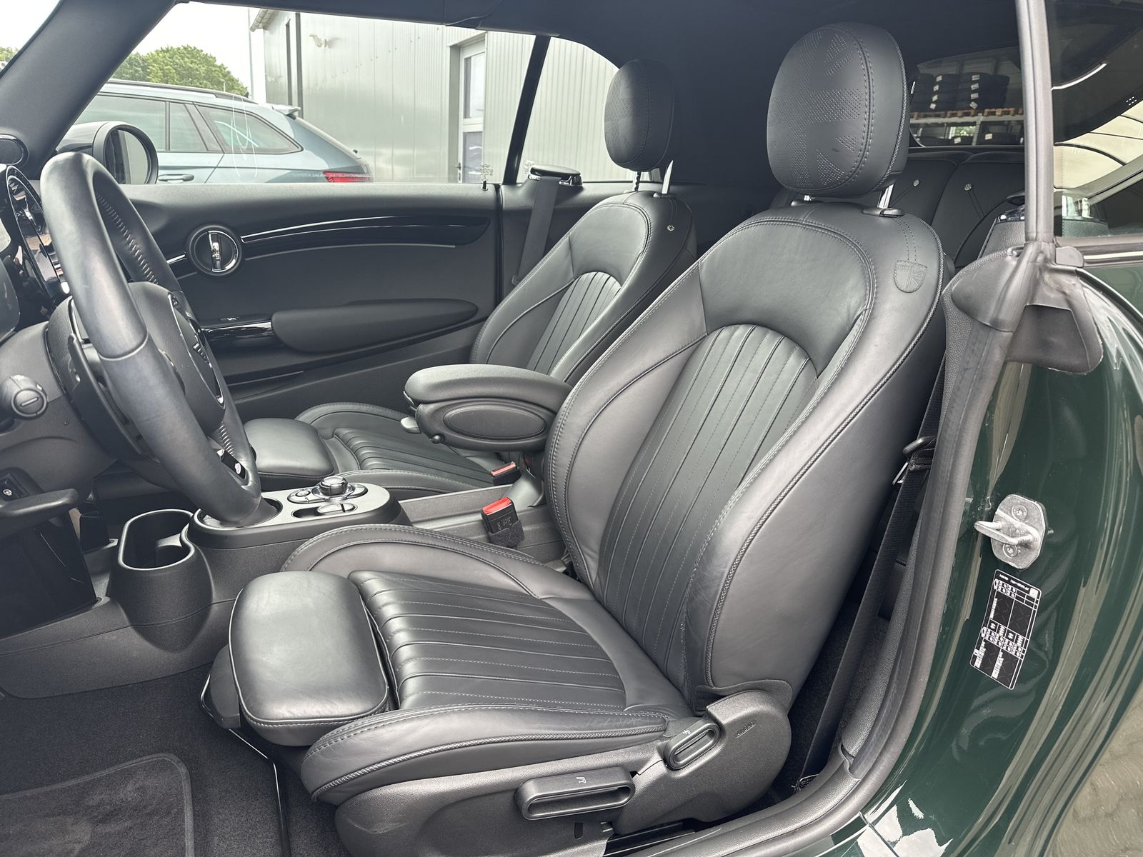 Fahrzeugabbildung MINI John Cooper Works Cabrio NAV+LED+ACC+H&K+18ZO+KA
