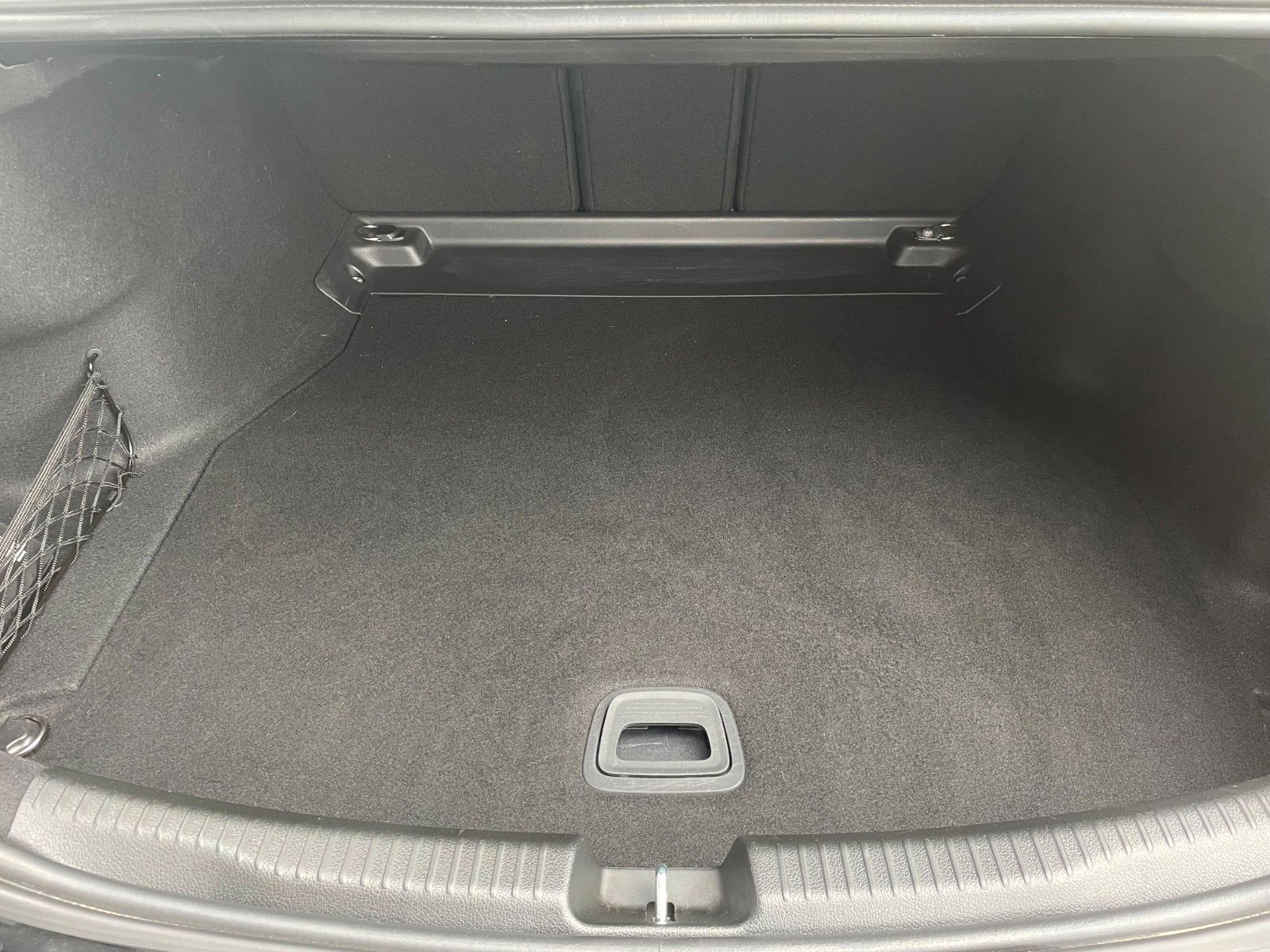 Fahrzeugabbildung Mercedes-Benz C 200d AVANTGARDE LED+AHK+RKamera+MBUX+