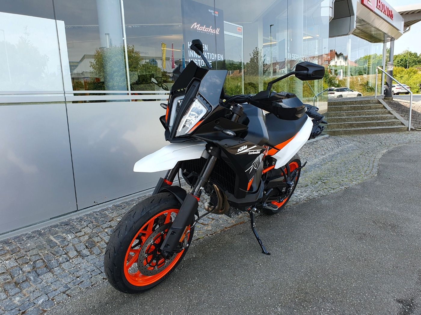 Fahrzeugabbildung KTM 890 SMT Modell 2023