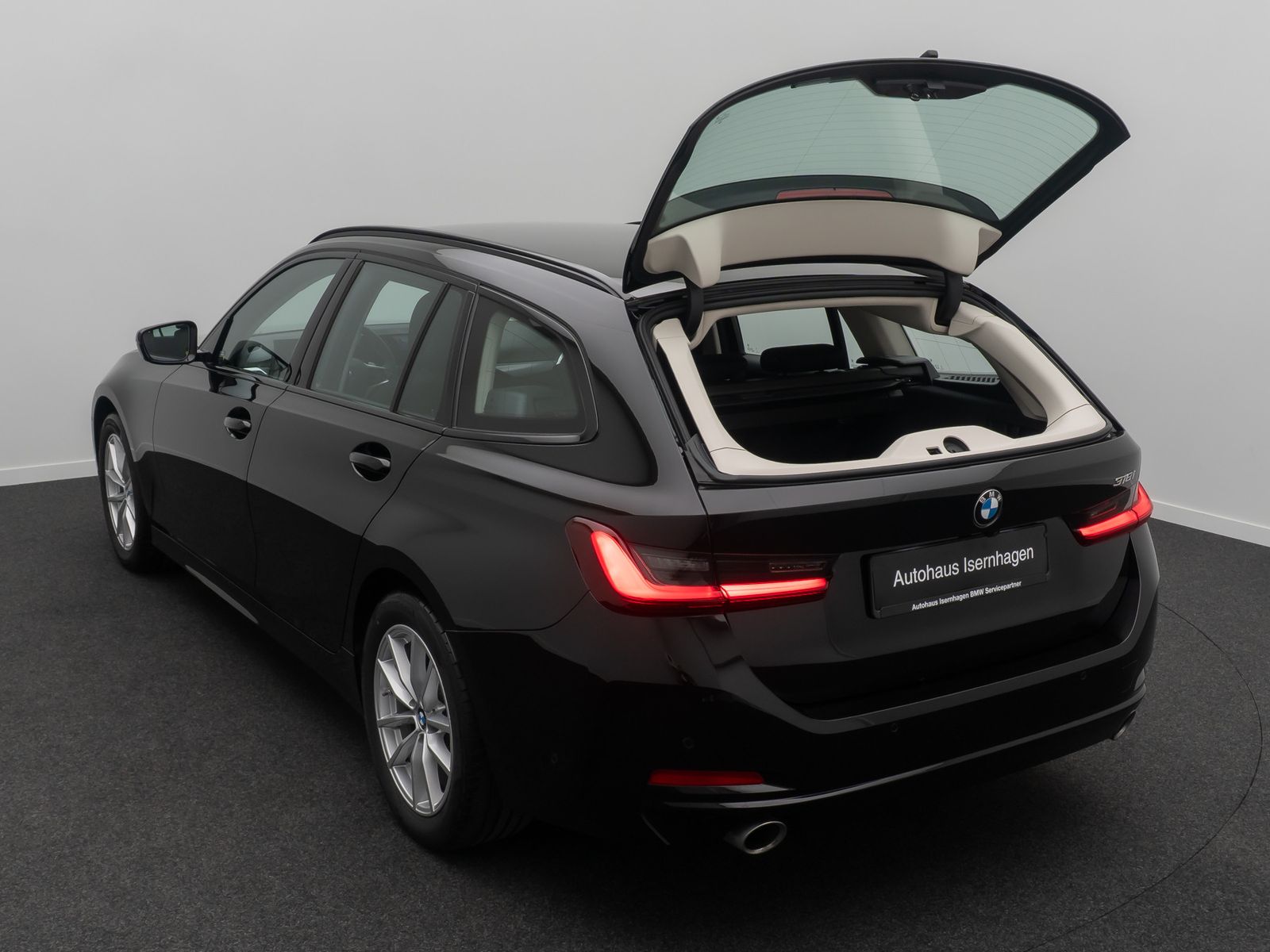 Fahrzeugabbildung BMW 318i Alarm DAB Kamera GeschwindigReg Sportlenkrd