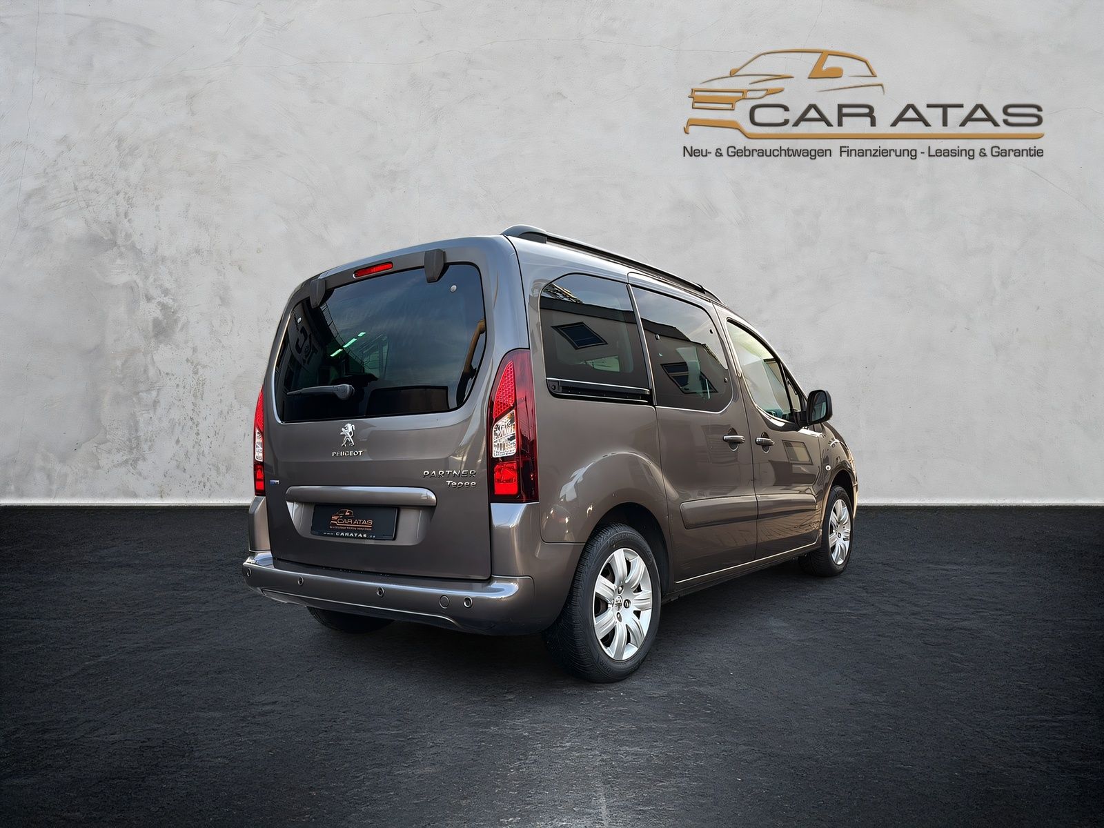 Fahrzeugabbildung Peugeot Partner Tepee Allure 1.2 Pure Tech Klimaaut.Temp