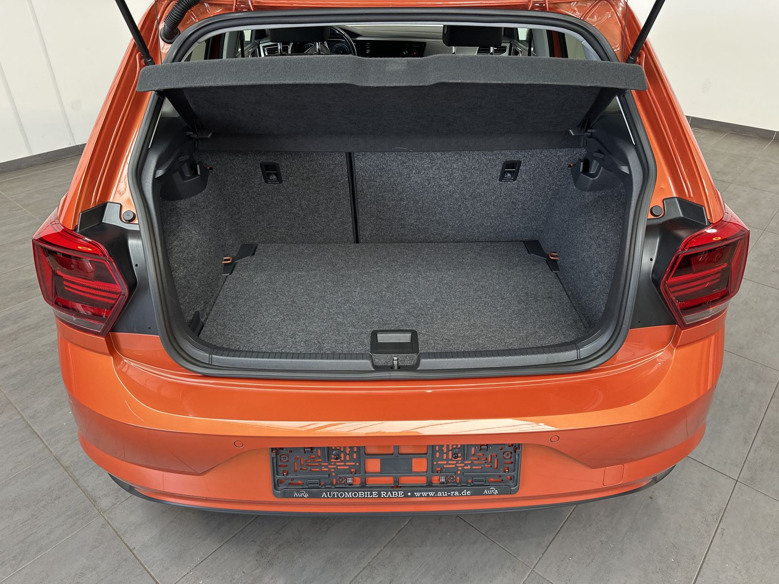 Fahrzeugabbildung Volkswagen Polo 1.0 TSI DSG R-Line NAV+LED+ACC+KAMERA+USB