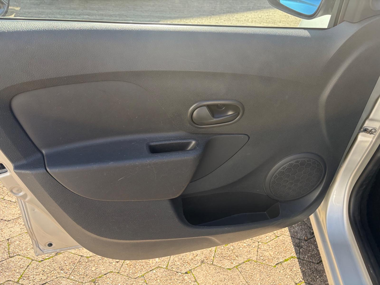 Dacia Logan 2014 — photo 17