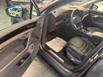 Volkswagen Touareg - 11