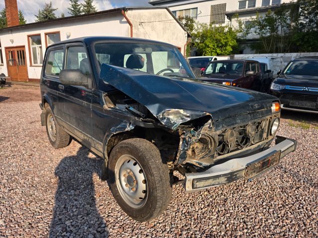 Lada Taiga *4x4*AHK*1 Hand*Tüv 06.2026