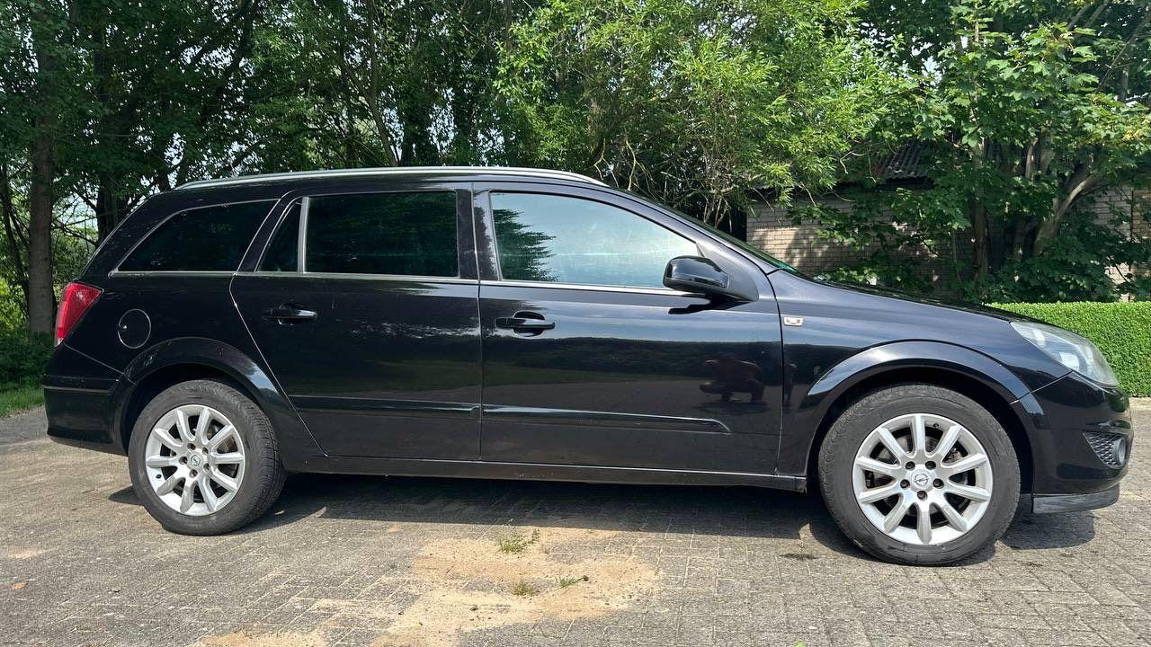Opel Astra 2009 — photo 5