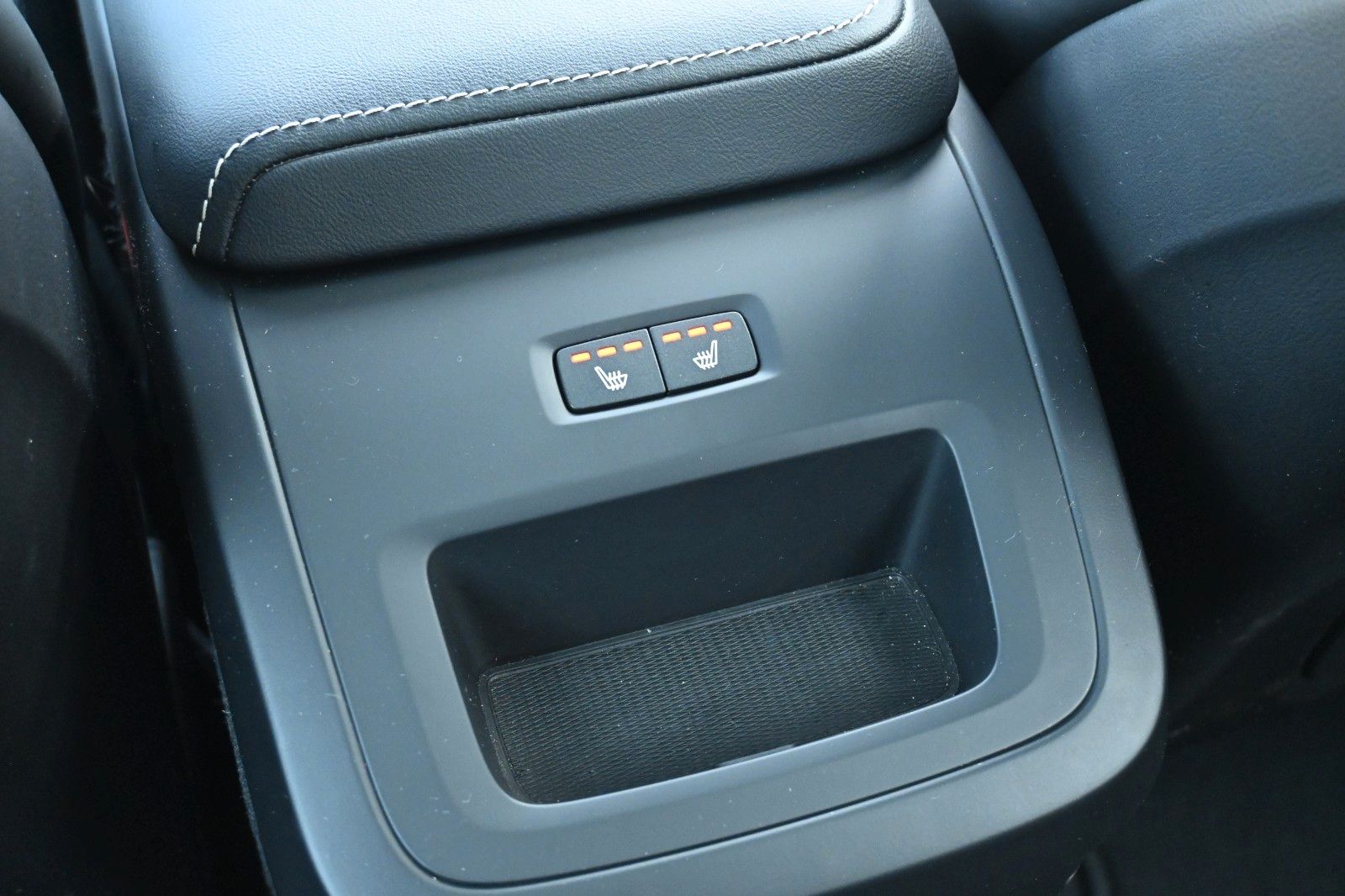 Fahrzeugabbildung Volvo XC60 B4 AWD Plus Dark*LED*PANO*STHZ*H&K*360°*AHK