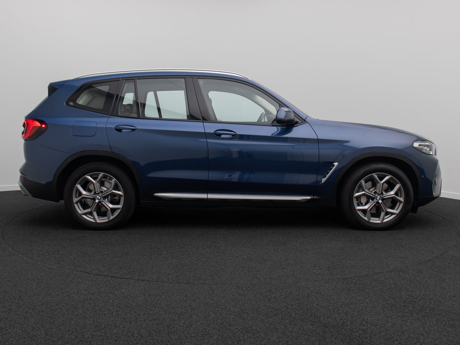 Fahrzeugabbildung BMW X3 xD30i AHK Kamera DAB Komfort Memory Leder 19"