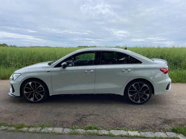 Audi Lim 40 TFSI S tr. quattro S-line Panorama Anhä