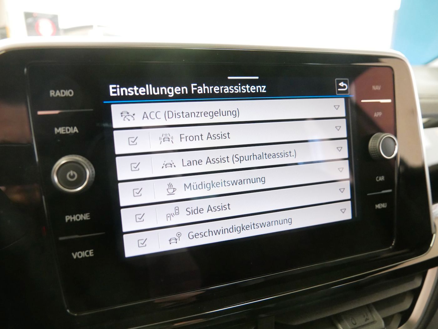 Fahrzeugabbildung Volkswagen T-Roc 1.5 TSI R-Line DSG Kamera ACC LED SHZ+LHZ