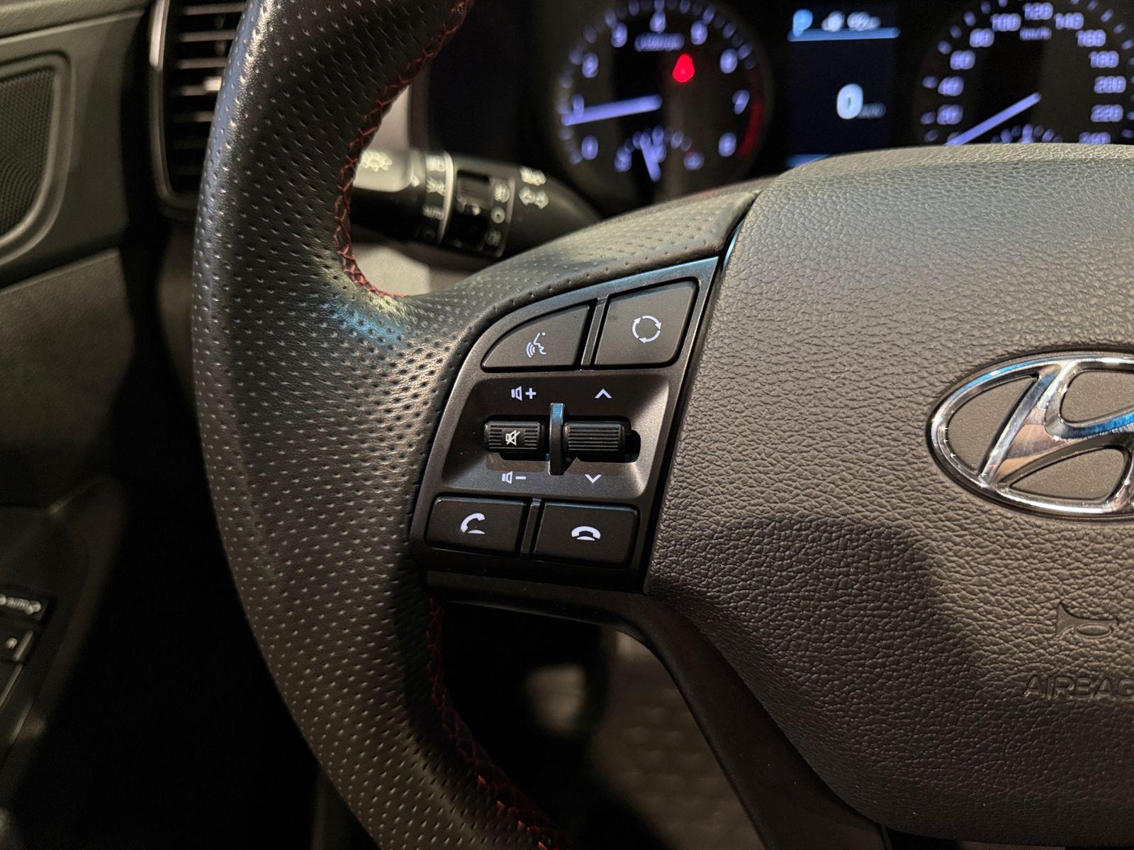 Fahrzeugabbildung Hyundai TUCSON N Line 4WD PANO LED NAV SHZ 19"