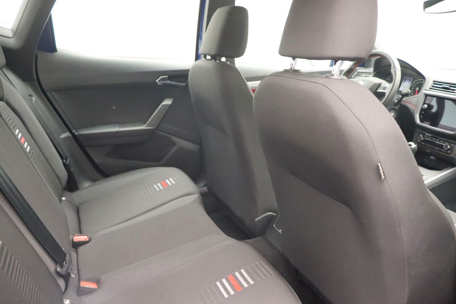 Fahrzeugabbildung SEAT Arona 1.5 FR NAVI AHK KAMERA