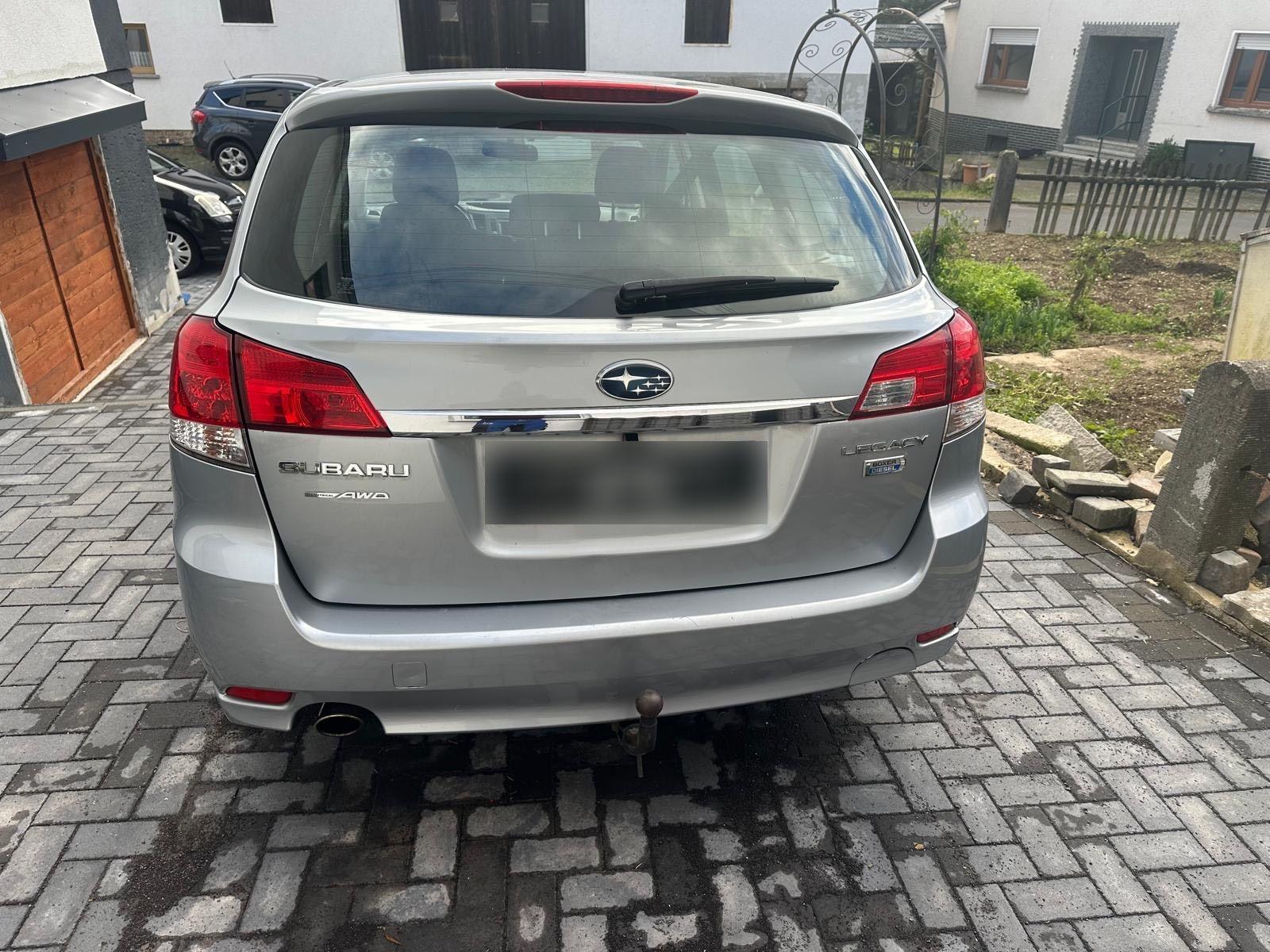 Subaru Legacy 2012 — салон