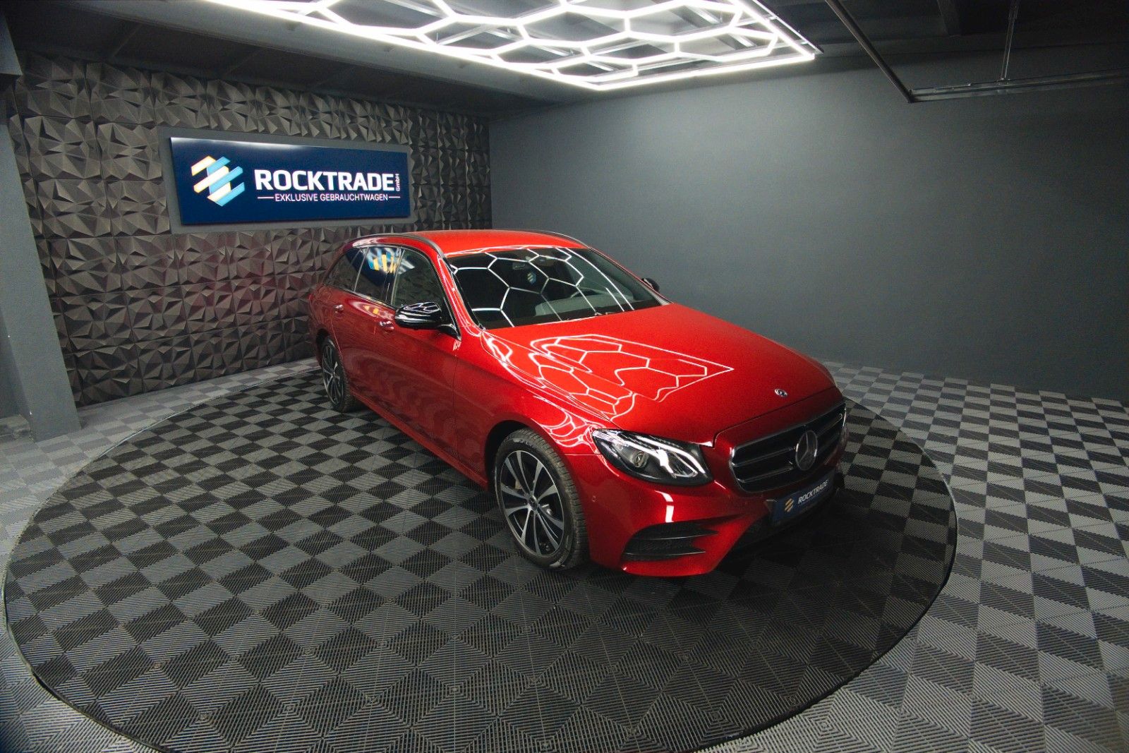 Fahrzeugabbildung Mercedes-Benz E 400d T 4Matic AMG Night-Paket ACC Widescreen