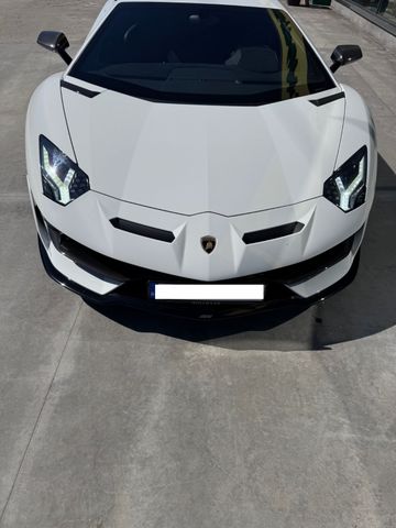 LAMBORGHINI Aventador