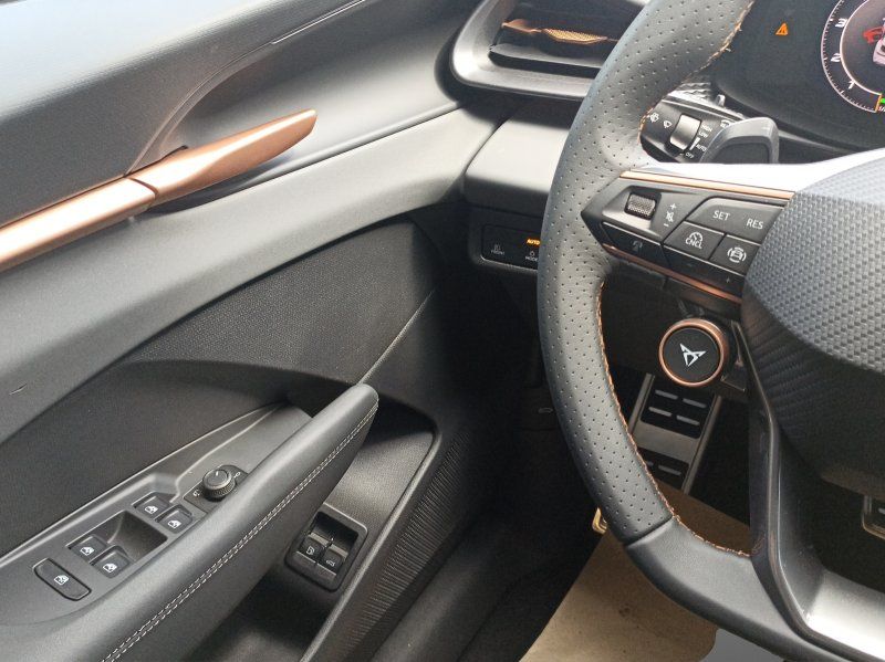 Fahrzeugabbildung CUPRA Terramar 1.5 e-Hybrid DSG 150 KW
