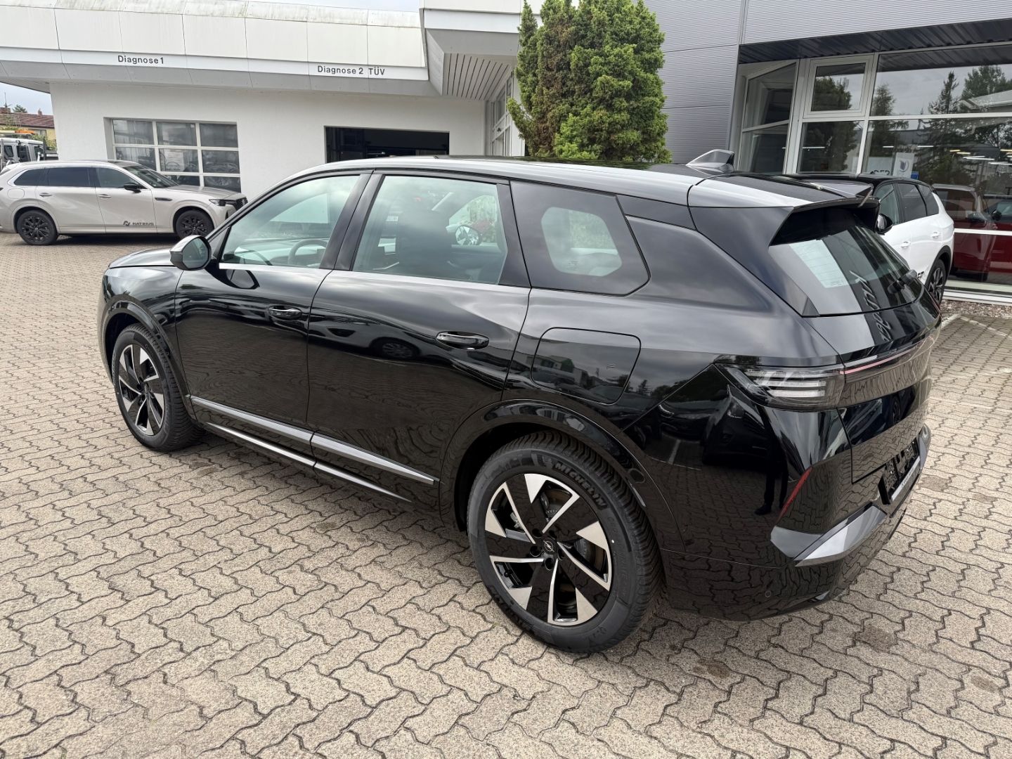Fahrzeugabbildung Opel Grandland 1.6 Plug-in-Hybrid mit AHK+Allwetter
