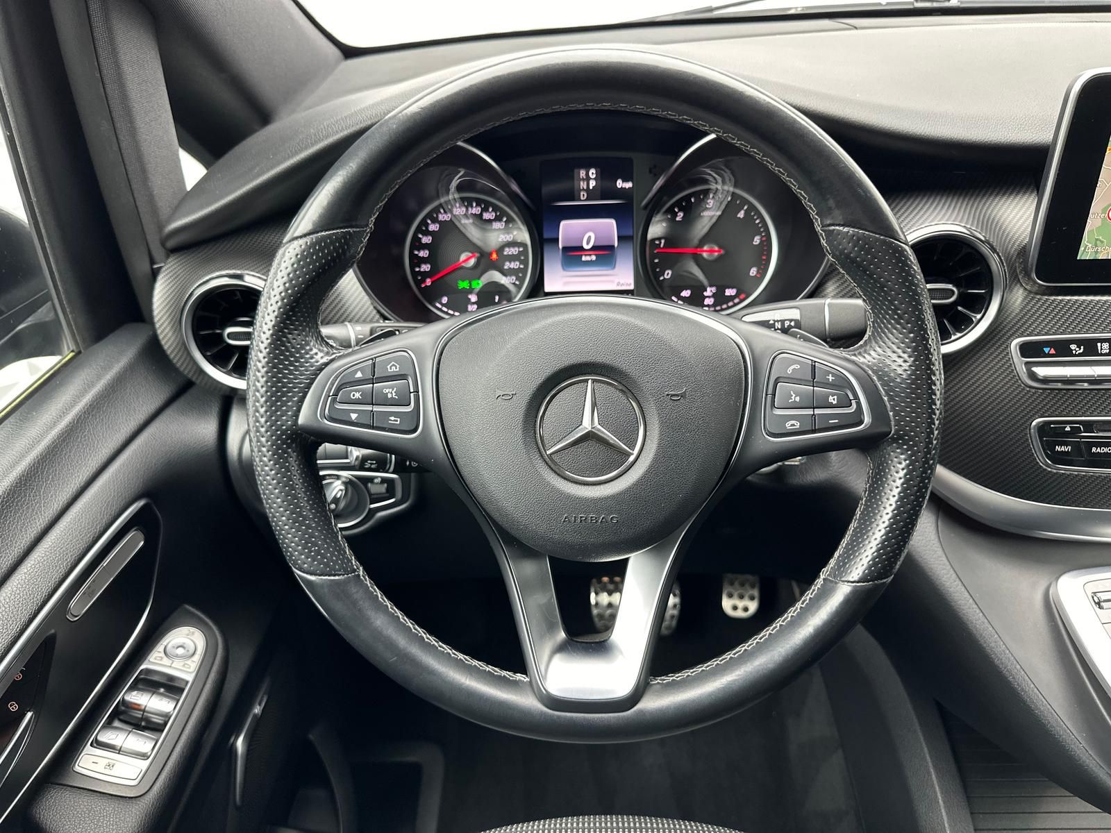 Fahrzeugabbildung Mercedes-Benz V 300d LANG AMG/4MATIC/DISTRO/STANDHZ/BURMES/AHK