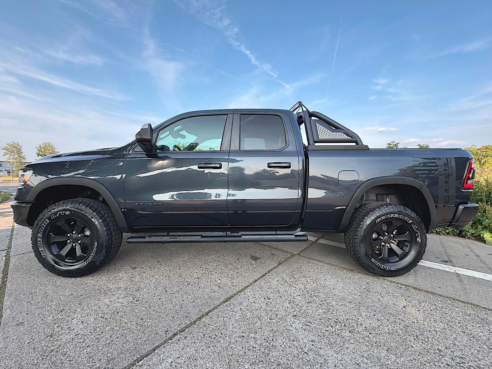 Fahrzeugabbildung Dodge RAM 5.7 V8 HEMI REBEL Offroad 4x4 *AXLE LOCK*