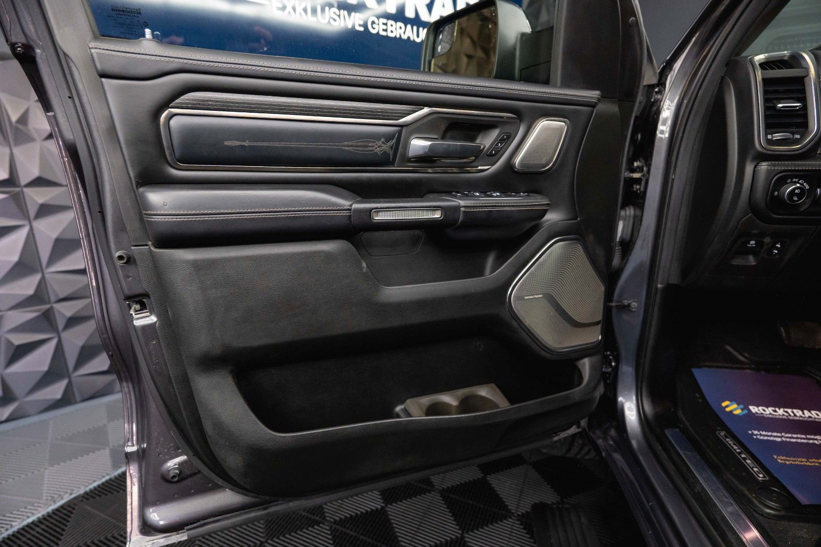 Fahrzeugabbildung Dodge RAM 5.7 V8 HEMI 4x4 LIMITED Night LongBed *ACC*