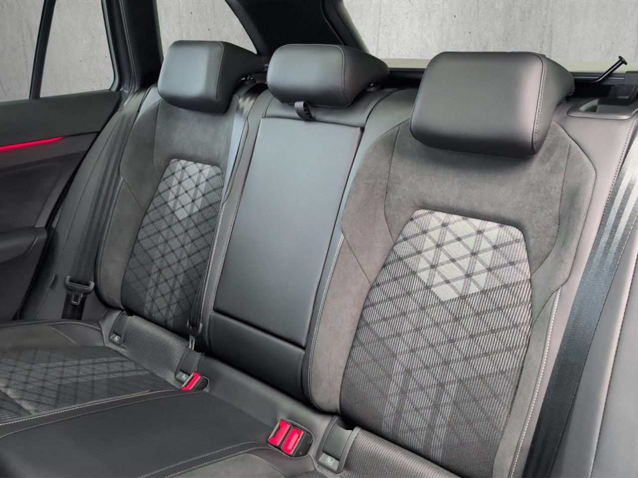 Golf Variant R-Line 1.5 eTSI DSG Klima Navi