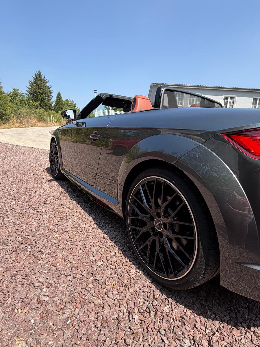 Audi TT 45 TFSI S tronic Roadster  im Neuzustand
