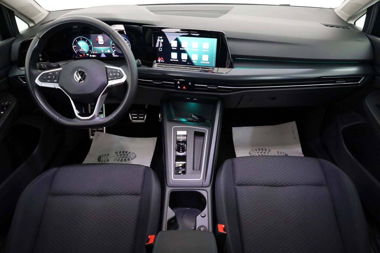 Fahrzeugabbildung Volkswagen Golf VIII Lim. United,Navi,LED,SH,DAB,ACC,AHK