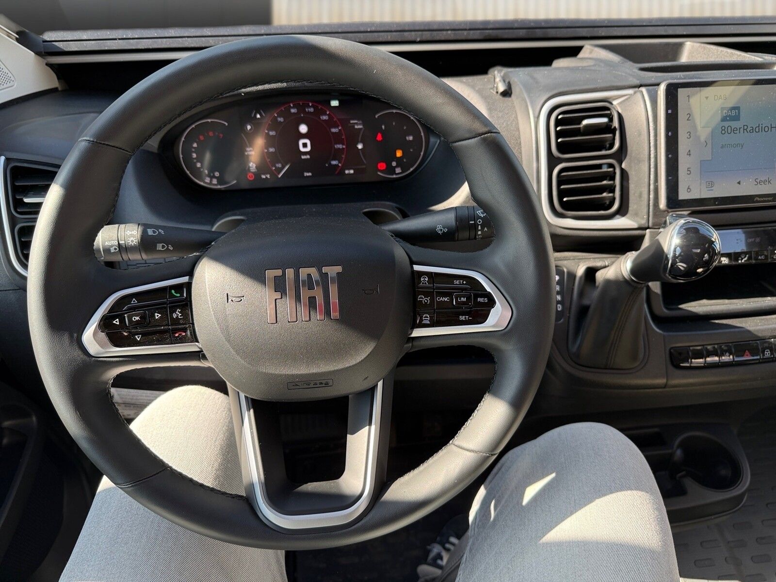 Fahrzeugabbildung Eura Mobil Van V 635 EB Fahrassistenz-, Mondial Plus Paket