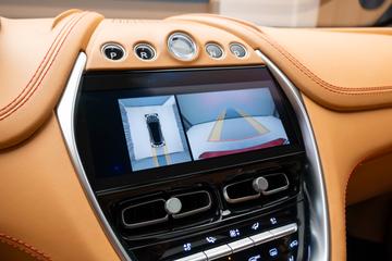 صورة مصغرة 18 لـ 2021 Aston Martin DBX