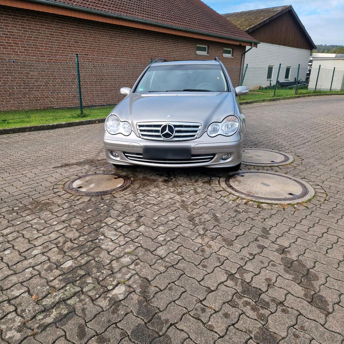Mercedes-Benz C200 2006 — rear view