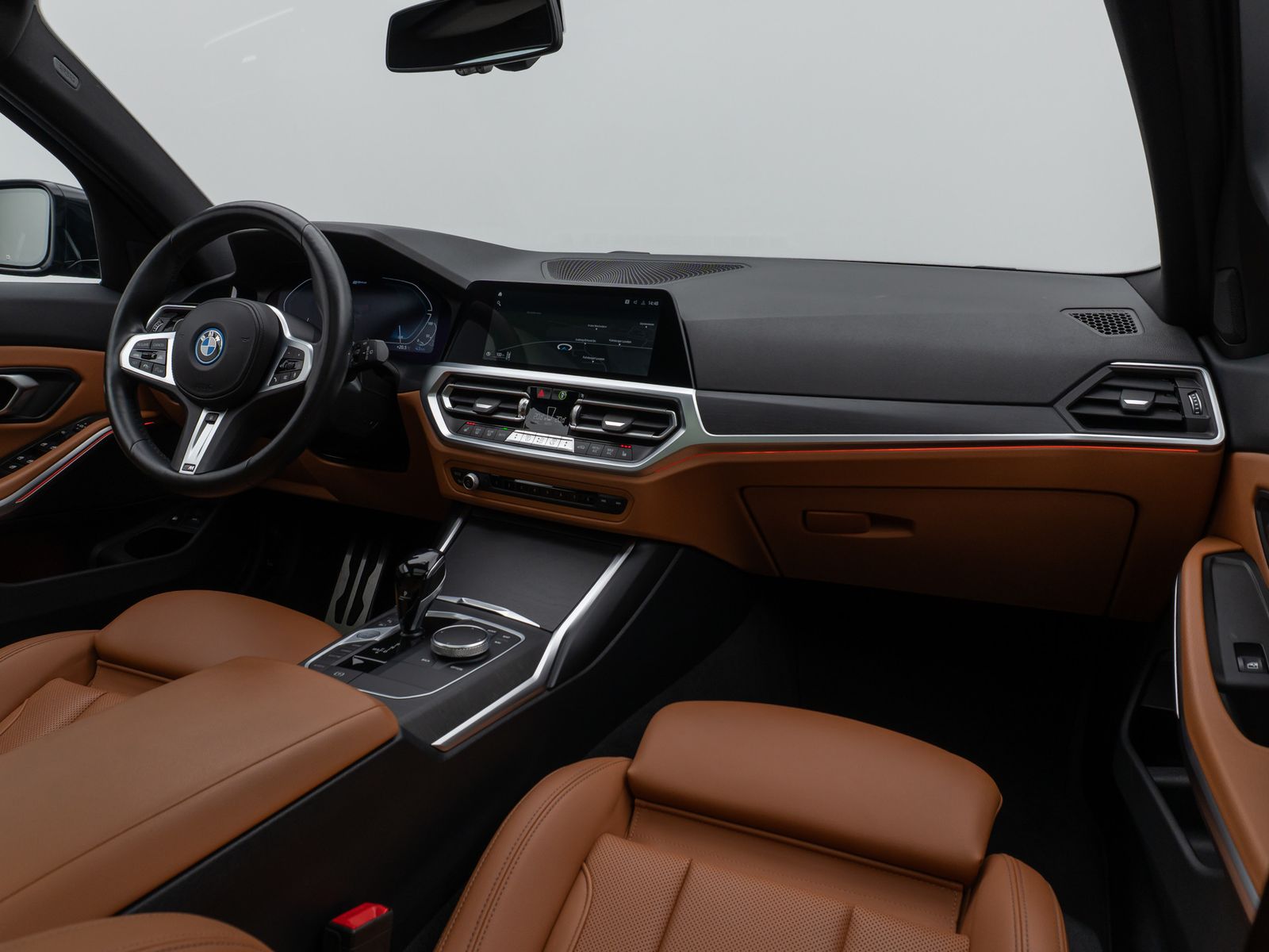 Fahrzeugabbildung BMW 330e xD M Sport Panorama Laser Kamera HUD HiFi