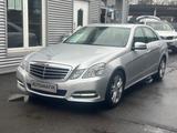 Mercedes-Benz E 200 Lim. AUTOMATIK+BI/XENON+EINPARKHILFE - Mercedes-Benz E 200 in Düsseldorf