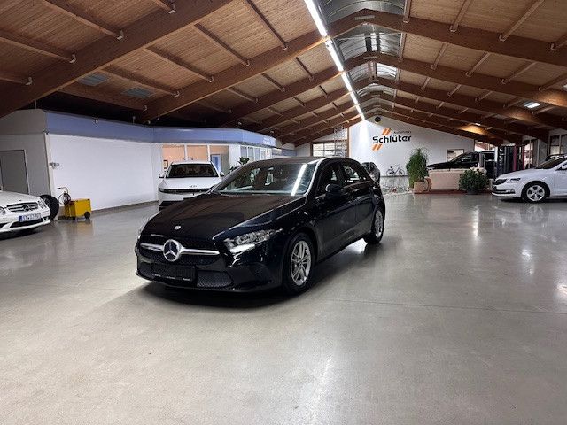 Mercedes-Benz A 180d Business-Paket, Navi Premium, Distronic