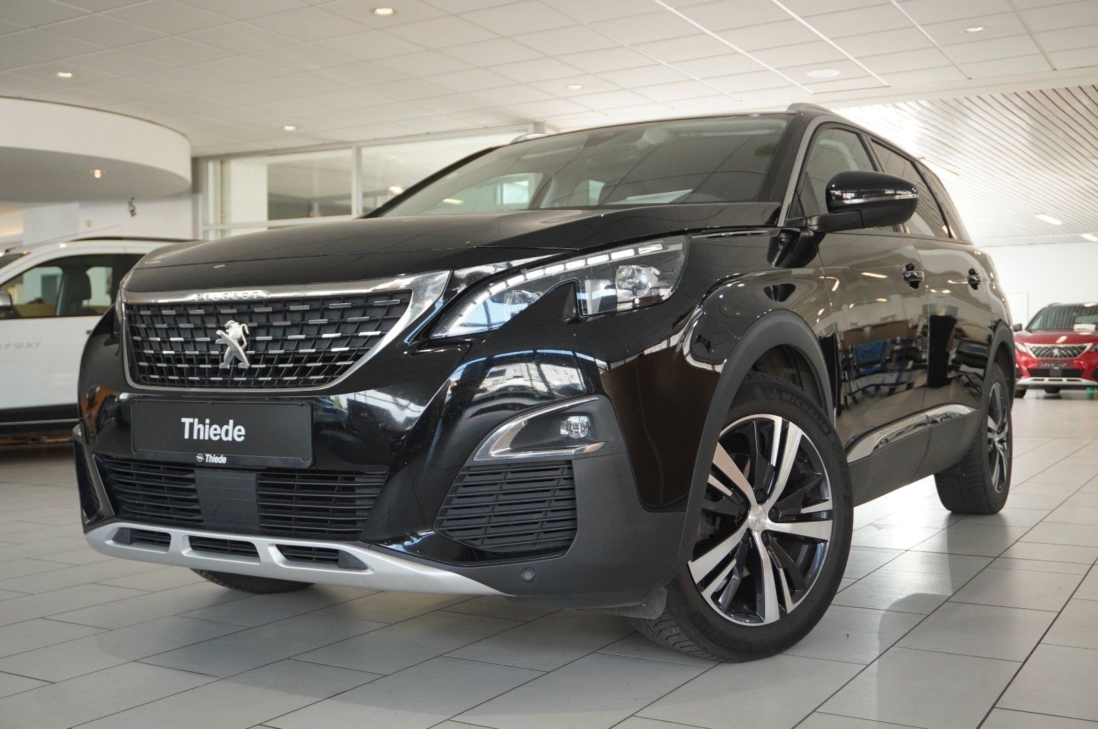 Fahrzeugabbildung Peugeot 5008 1.5D ALLURE NAVI/LED/KAMERA/VIRT/SH/DAB/AHK