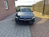 Mercedes-Benz A 250 e Hybrid Metallic Blau Metallic  - mit Hybrid-Antrieb: Metallic