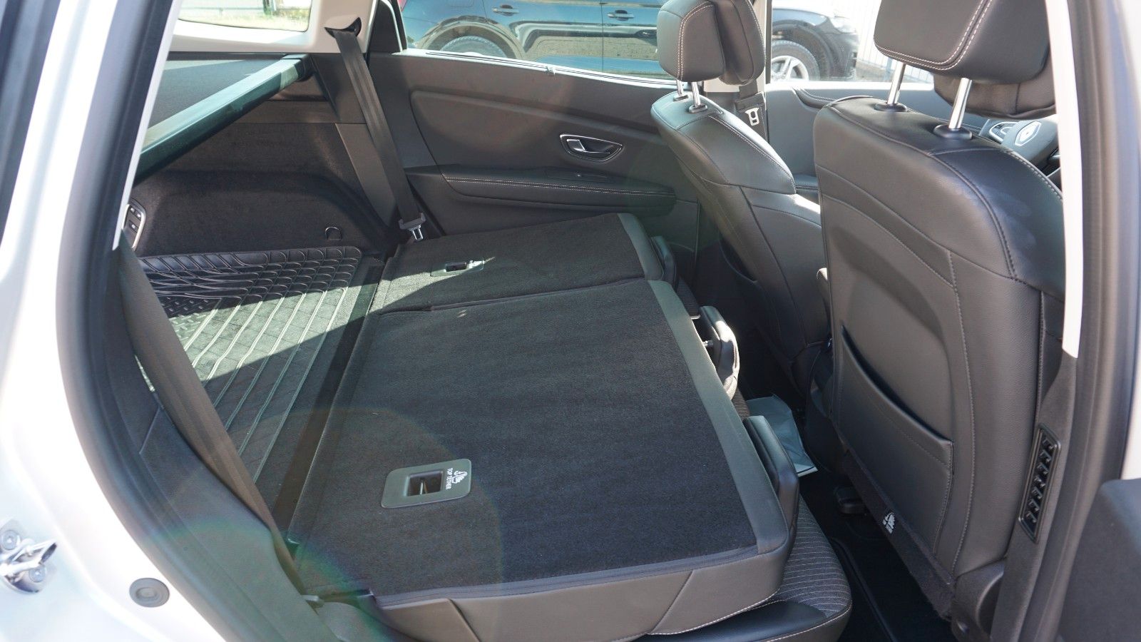 Fahrzeugabbildung Renault Renault Scenic IV Grand Techno, Kamera, LED