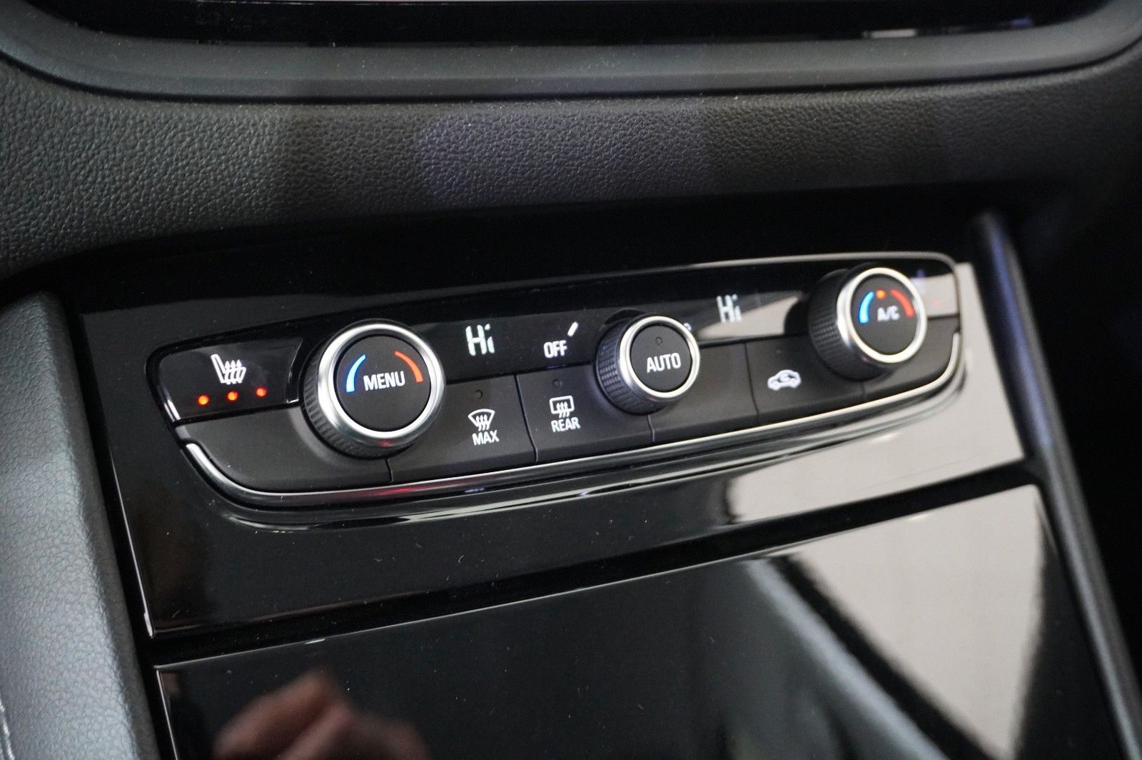 Fahrzeugabbildung Opel Grandland (X) 1.2T GS LINE NAVI/LED/KAMERA/SPORT