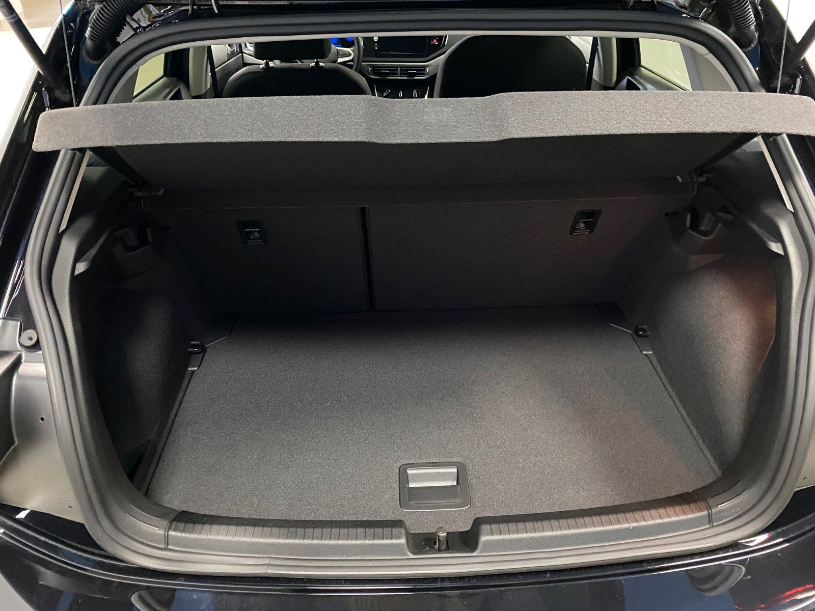 Fahrzeugabbildung Volkswagen Polo 1.0 TSI 70kW DSG Life+ALLWETTER+APP+GARANTI