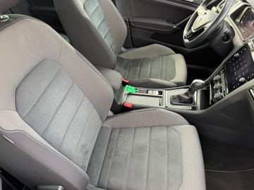 Volkswagen Golf VII Lim. Highline+LED+SHZ+Navi+Digi.Cockp.
