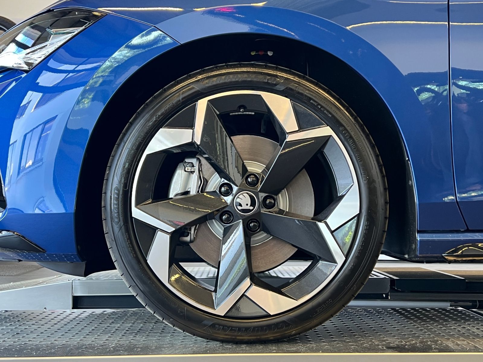Fahrzeugabbildung SKODA Superb Combi Sportline 2.0 TDI DSG 4x4 *AHK, LED