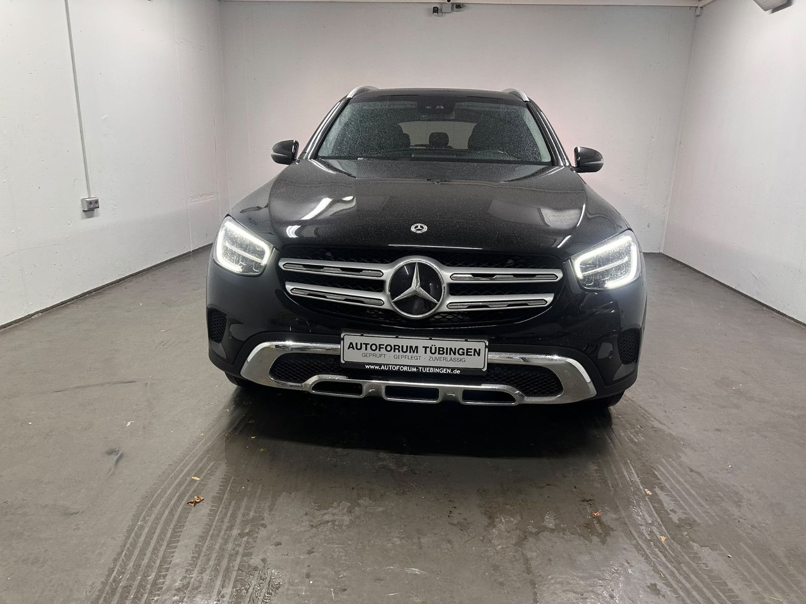 Fahrzeugabbildung Mercedes-Benz GLC 300 e 4MATIC Autom.*AHK*PANORAMA*DISTRO