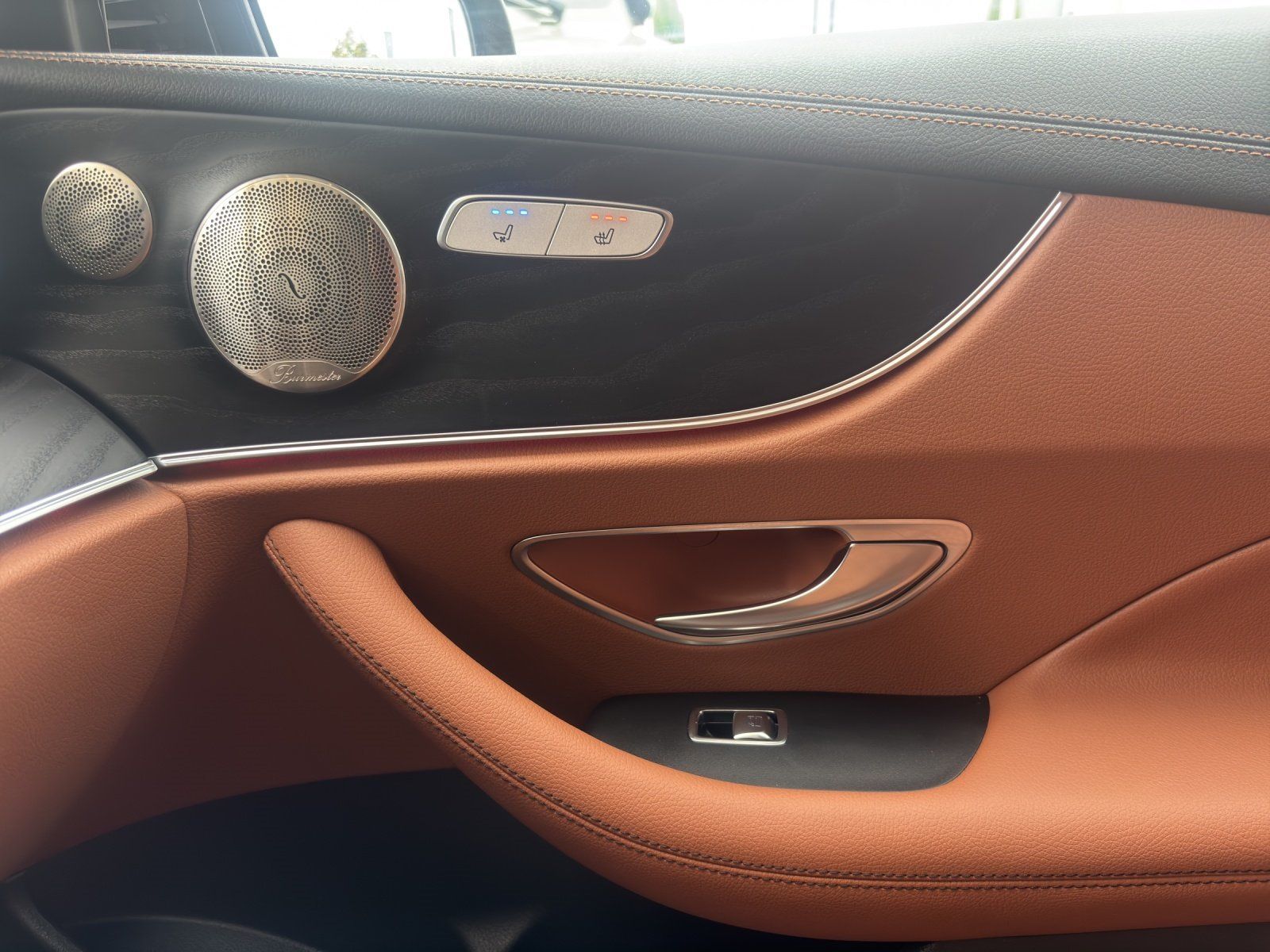 Fahrzeugabbildung Mercedes-Benz E 400 d 4M Cpé AMG Massage DISTRO Burm ABC KeyGo