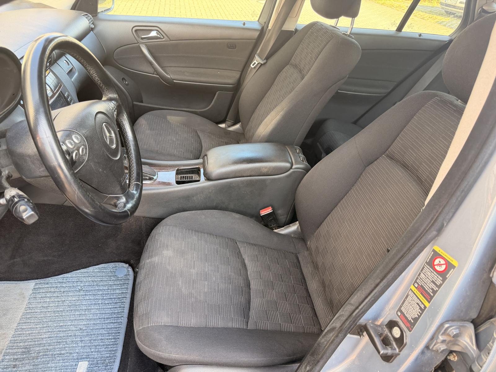 Mercedes-Benz C200 2005 — photo 9