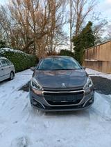 Peugeot 208 PureTech 82 Active neu TÜV Unfallfrei 