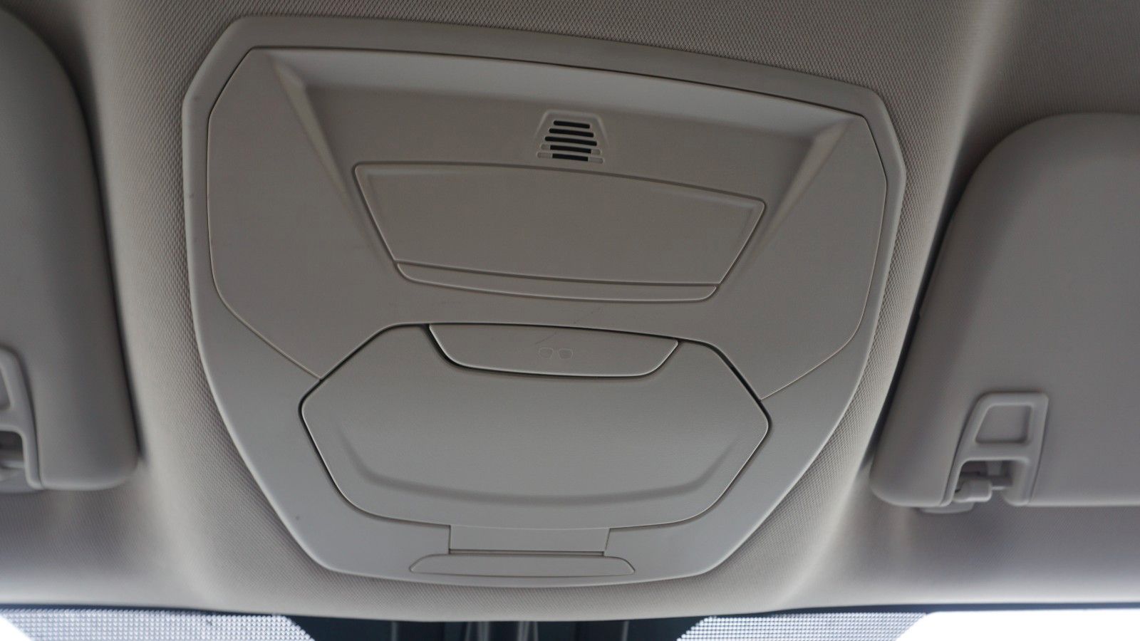 Fahrzeugabbildung Ford Kuga Titanium, Navi, Allrad, PDC, LED