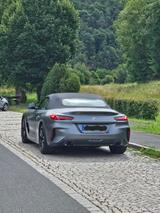 BMW Z4 sDrive20i - 7.300 km, Frozen grey, - BMW Z4 aus 2023