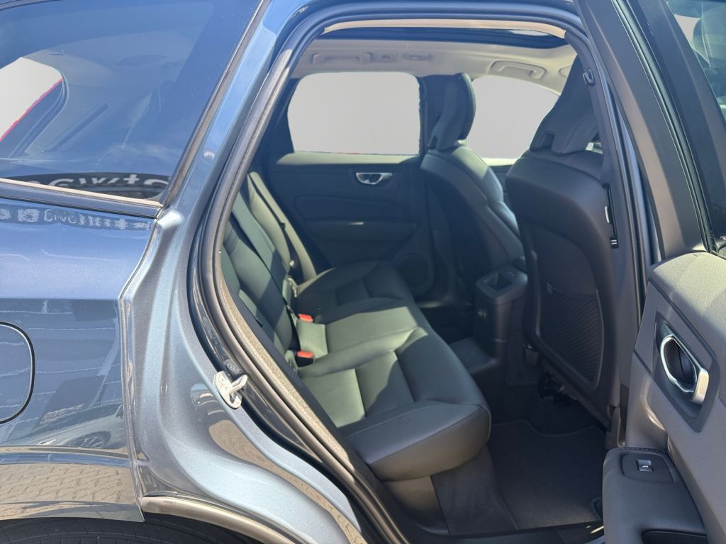 VOLVO XC60 T6 AWD Plug-in Hybrid Plus Dark 360° VOLVO XC60 T6 AWD Plug-in Hybrid Plus Dark 360°